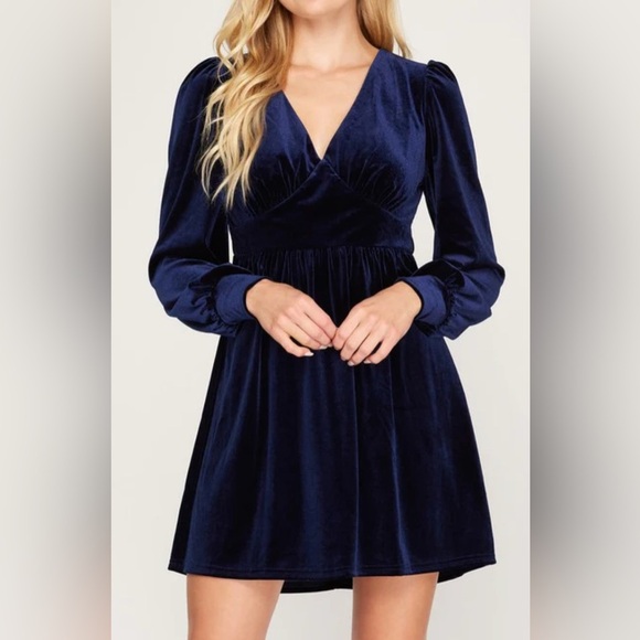 She + Sky Dresses & Skirts - She + Sky long sleeve navy velvet mini dress size medium